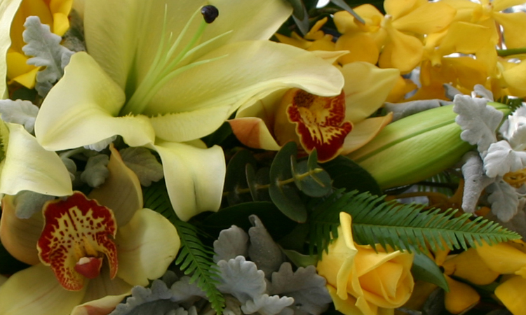 table arrangement yellow close