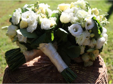 white wedding bouquets large gold coast bride