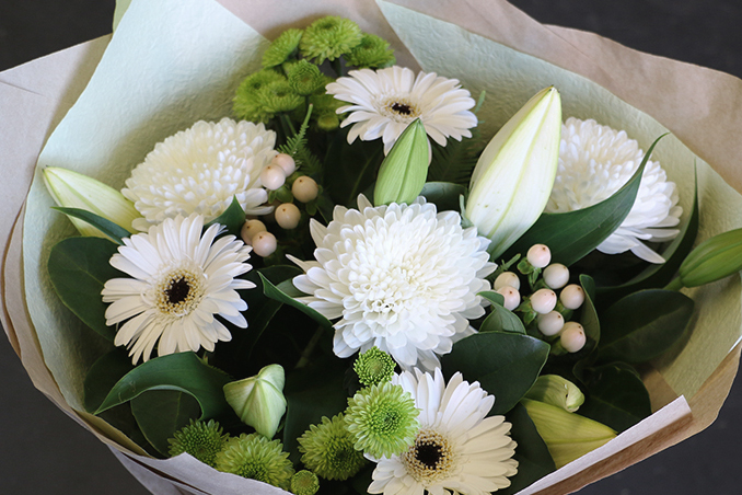 white-and-green-bouquet