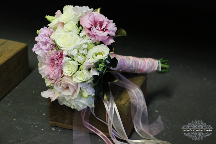 wedding-bouquet-soft roses lisianthus gold coast wedding flowers parkwood