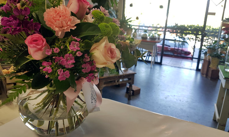 Flowers with vase for Gold Coast delivery