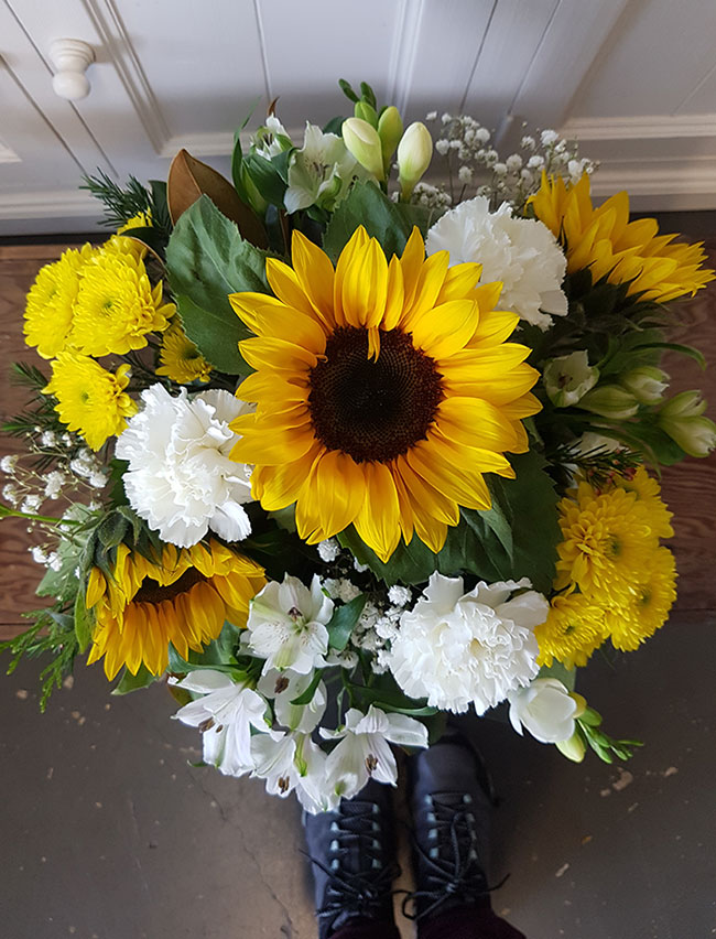 bright sunflowers Gold Coast flower delivery